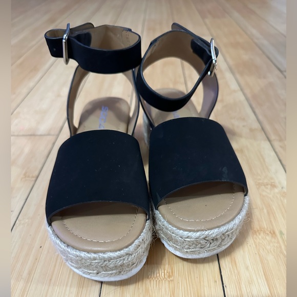 Sandals - Picture 2 of 2